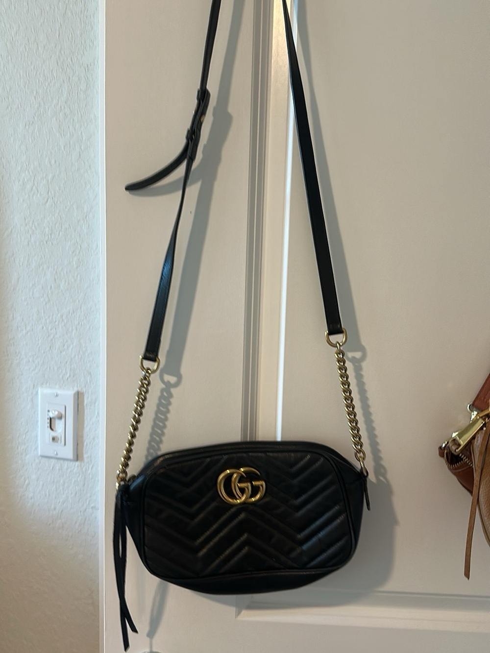 Gucci Black Chevron Leather Crossbody with Gold GG Hardware - Picture 2 of 5